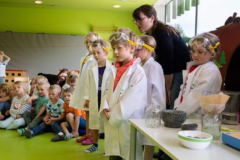 Kindern lernen nachhaltiges Denken mit der Spürnasenecke - Käserei Woerle