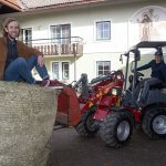 Gerrit Woerle am Bauernhof mit Josef Baier - Käserei Woerle