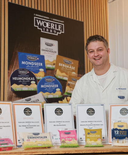 Käsemeister Stefan Mayrhofer mit WCA Urkunden