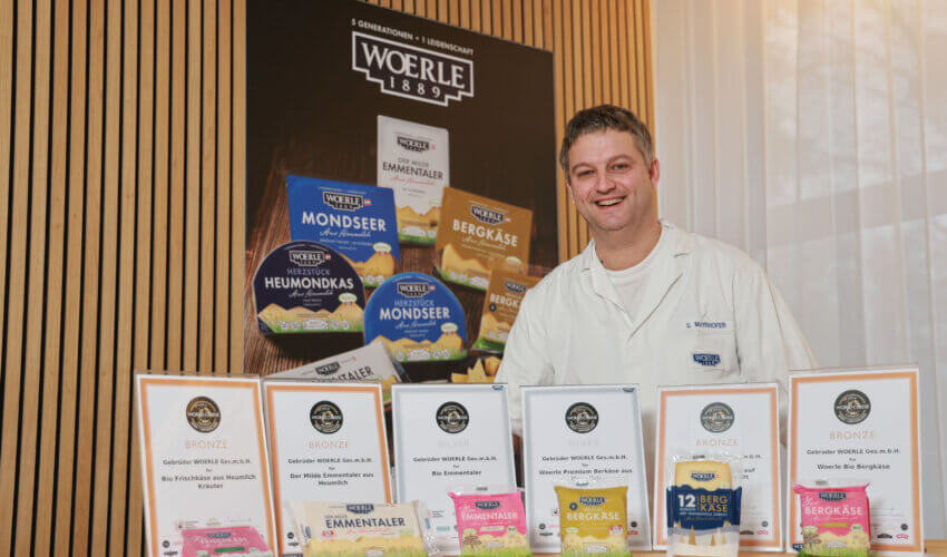 Käsemeister Stefan Mayrhofer mit WCA Urkunden